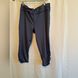 GAIAM Dark Heathered Blue Woman's Size 1x Capri Leggings.